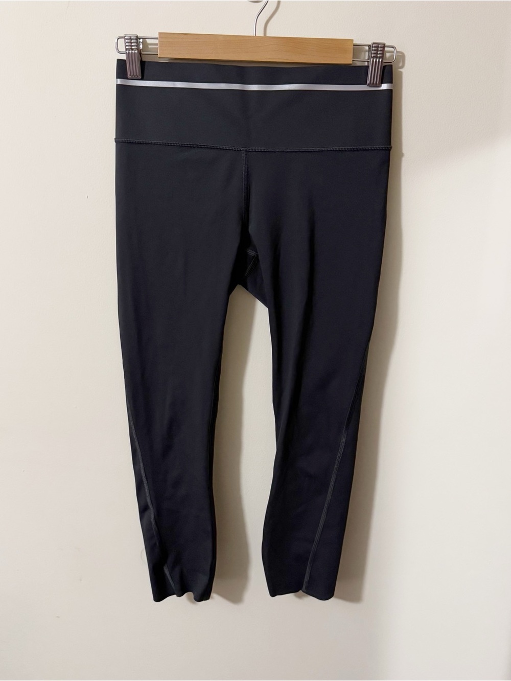 Athleta Womens Dark Grey Cropped Raw Hem Leggings Size Small Activewear